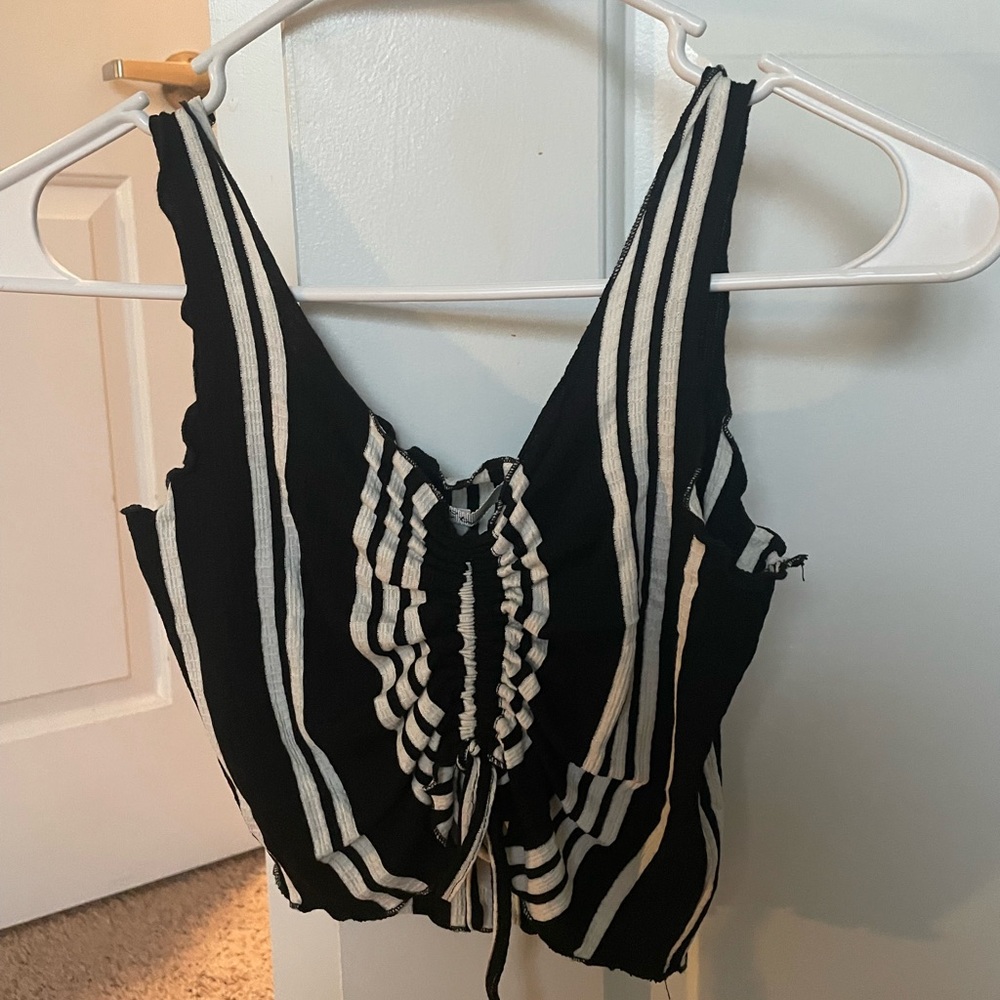 Cropped black and white tank top